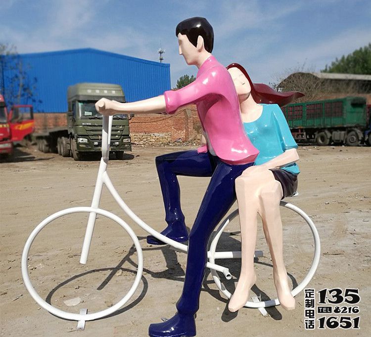 公園創(chuàng)意玻璃鋼抽象騎車情侶雕塑 公園創(chuàng)意玻璃鋼抽象騎車情侶雕塑