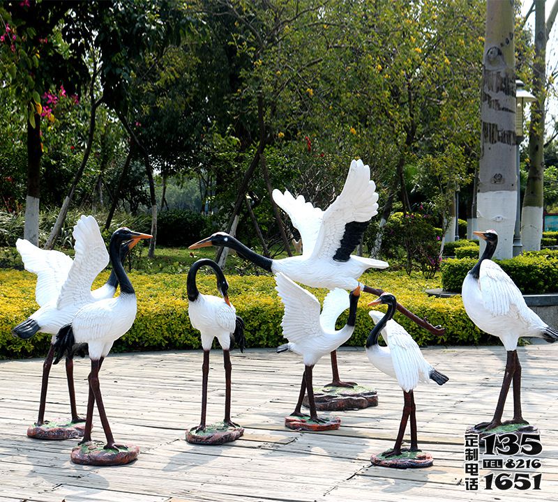 公園玻璃鋼仿真動(dòng)物仙鶴雕塑 公園玻璃鋼仿真動(dòng)物仙鶴雕塑