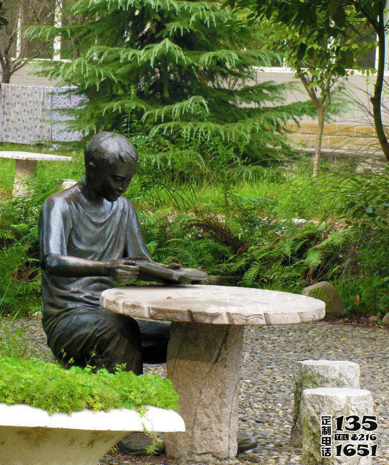 玻璃鋼仿銅公園里男孩坐著凳子上的讀書(shū)雕塑 玻璃鋼仿銅公園里男孩坐著凳子上的讀書(shū)雕塑