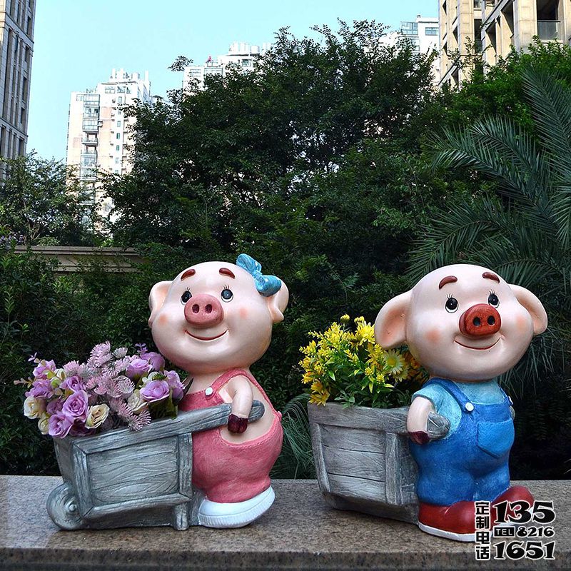 花園庭院玻璃鋼彩繪創(chuàng)意卡通推拉小車(chē)的豬雕塑 花園庭院玻璃鋼彩繪創(chuàng)意卡通推拉小車(chē)的豬雕塑