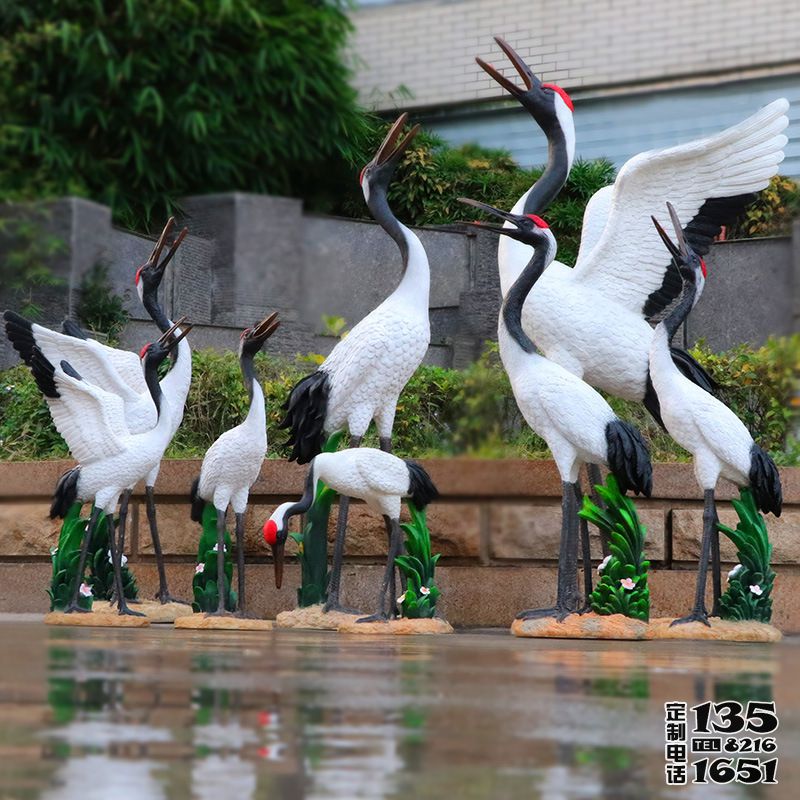 公園玻璃鋼彩繪成群結(jié)隊(duì)的仙鶴雕塑 公園玻璃鋼彩繪成群結(jié)隊(duì)的仙鶴雕塑