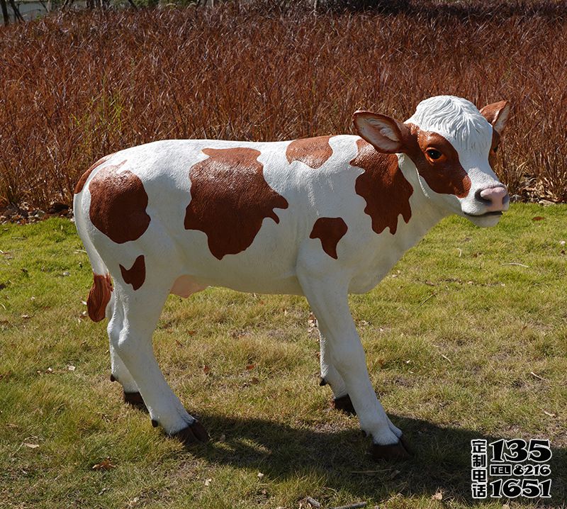 農(nóng)場(chǎng)一只棕色玻璃鋼仿真奶牛雕塑 農(nóng)場(chǎng)一只棕色玻璃鋼仿真奶牛雕塑