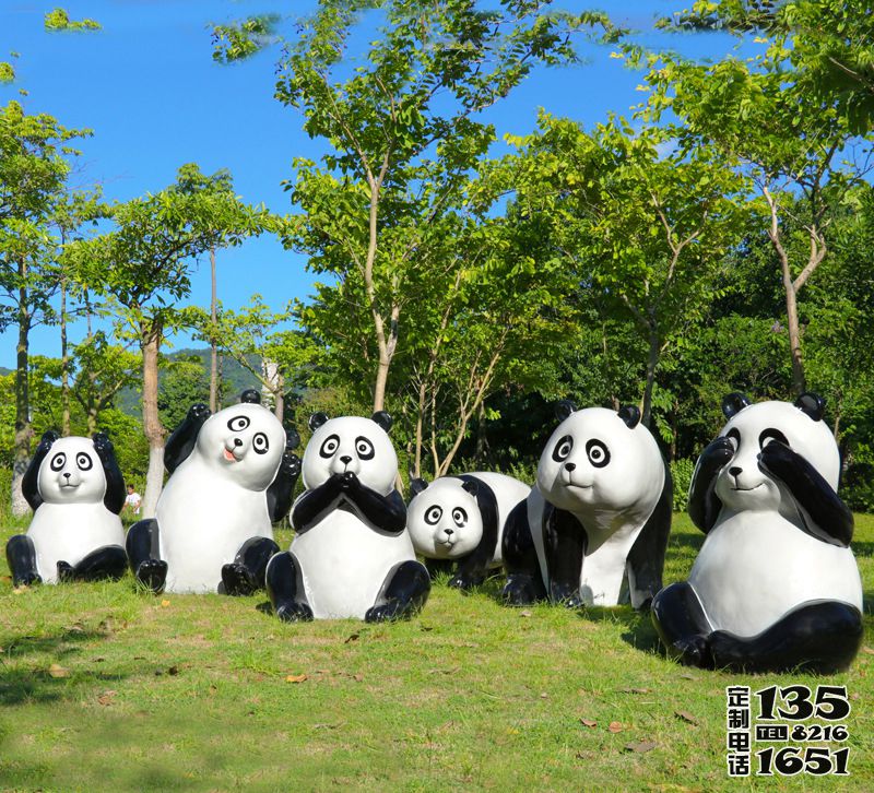 動(dòng)物園擺放的姿態(tài)各異的玻璃鋼仿真熊貓雕塑 動(dòng)物園擺放的姿態(tài)各異的玻璃鋼仿真熊貓雕塑