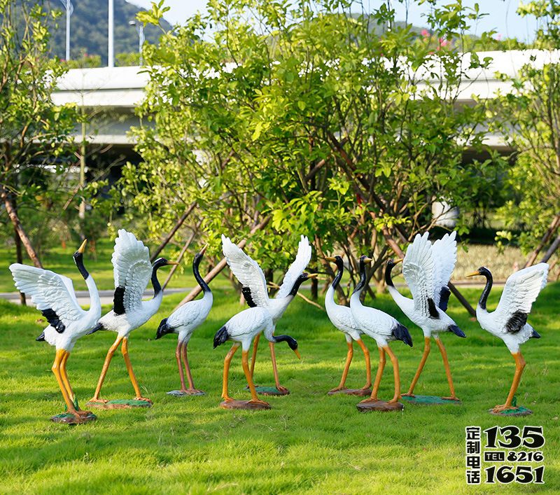 公園草坪玻璃鋼彩繪仿真動物仙鶴雕塑 公園草坪玻璃鋼彩繪仿真動物仙鶴雕塑