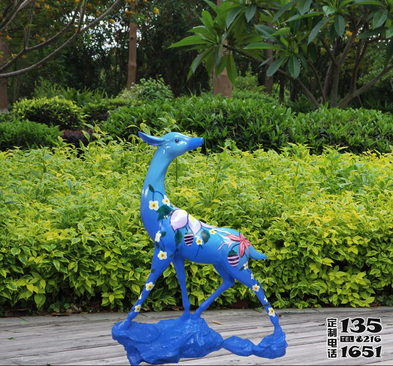 公園景區(qū)玻璃鋼藍色彩繪鹿雕塑 公園景區(qū)玻璃鋼藍色彩繪鹿雕塑