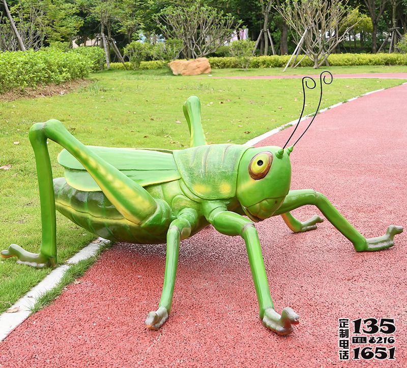 游樂場(chǎng)玻璃鋼仿真動(dòng)物蝗蟲雕塑 游樂場(chǎng)玻璃鋼仿真動(dòng)物蝗蟲雕塑