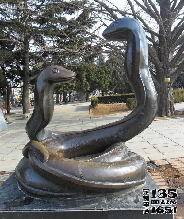 公園廣場大型創(chuàng)意景觀玻璃鋼仿銅蛇雕塑 公園廣場大型創(chuàng)意景觀玻璃鋼仿銅蛇雕塑