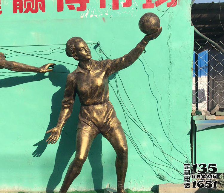 廣場玻璃鋼仿銅打排球的人物雕塑 廣場玻璃鋼仿銅打排球的人物雕塑