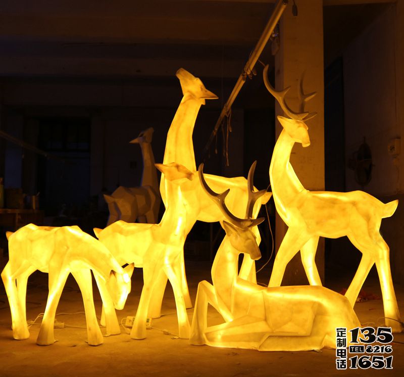 城市廣場(chǎng)夜晚照明創(chuàng)意玻璃鋼梅花鹿雕塑 城市廣場(chǎng)夜晚照明創(chuàng)意玻璃鋼梅花鹿雕塑