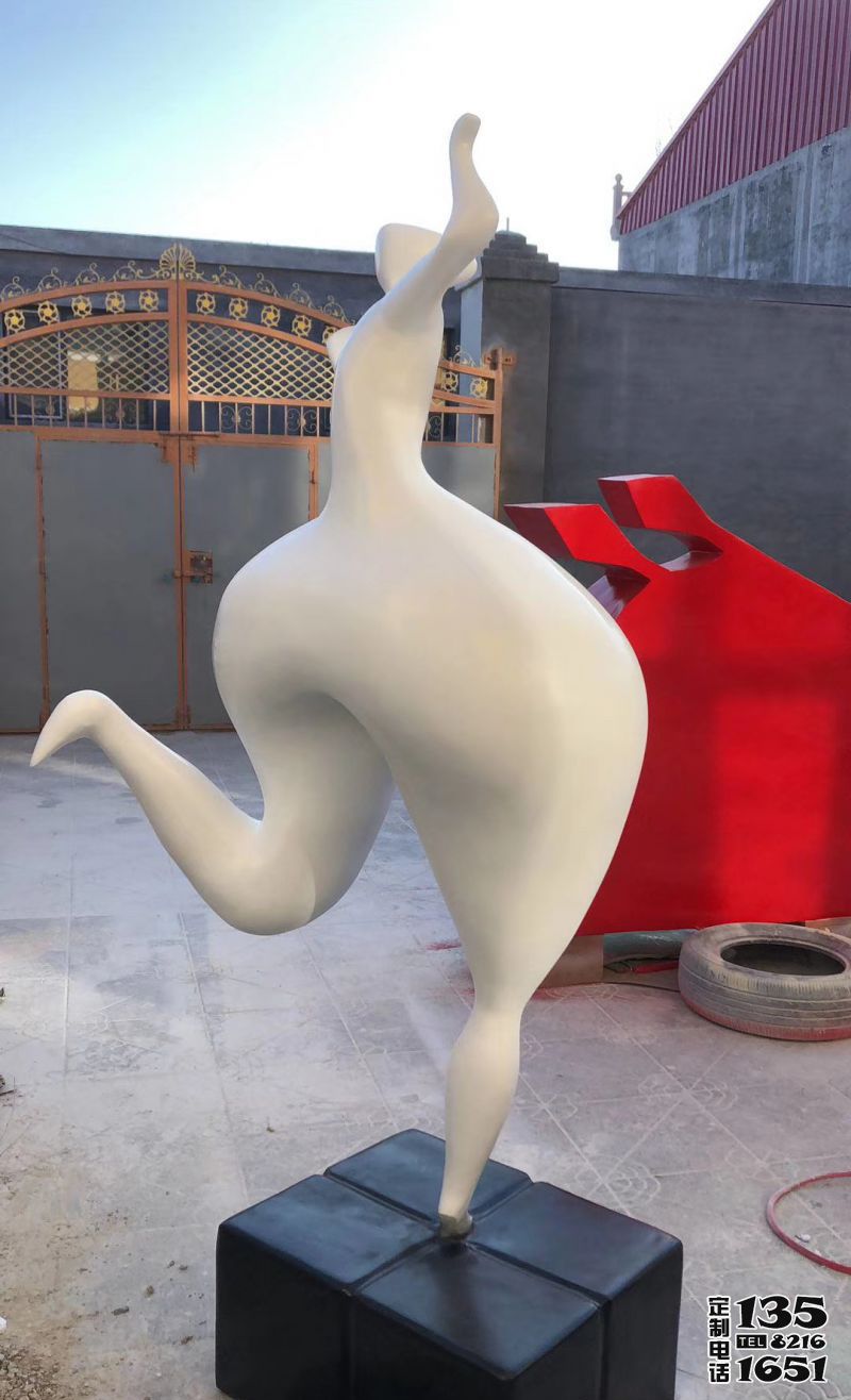 景區(qū)擺放的玻璃鋼抽象藝術(shù)跳舞人物雕塑 景區(qū)擺放的玻璃鋼抽象藝術(shù)跳舞人物雕塑