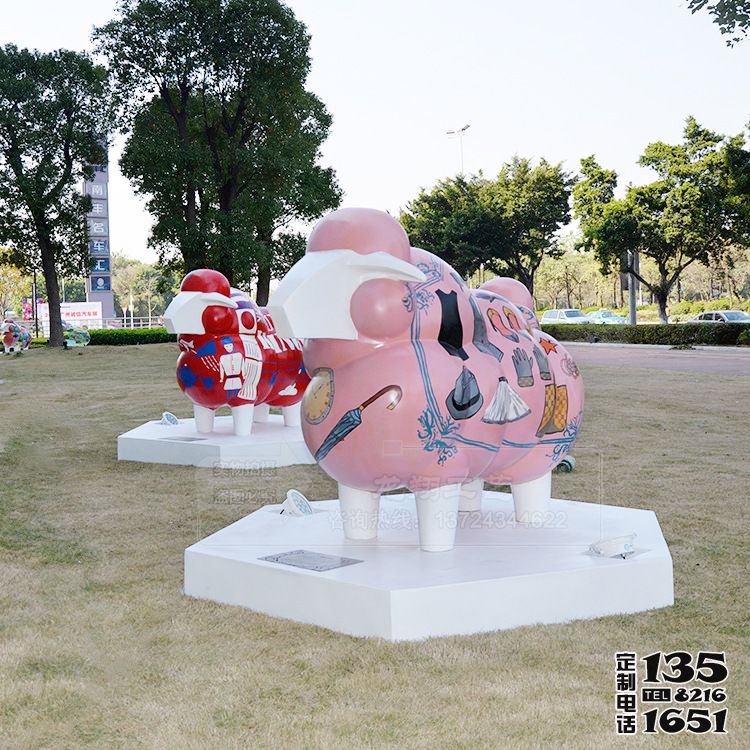公園擺放的玻璃鋼彩繪創(chuàng)意綿羊雕塑 公園擺放的玻璃鋼彩繪創(chuàng)意綿羊雕塑