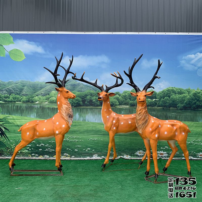 公園景區(qū)大型仿真動物玻璃鋼彩繪梅花鹿雕塑 公園景區(qū)大型仿真動物玻璃鋼彩繪梅花鹿雕塑