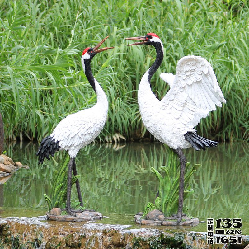公園池塘玻璃鋼彩繪仿真動物仙鶴雕塑 公園池塘玻璃鋼彩繪仿真動物仙鶴雕塑