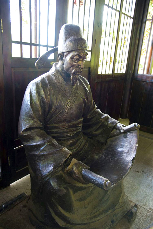 學(xué)院擺放唐朝書法家玻璃鋼仿銅歐陽(yáng)詢雕塑 學(xué)院擺放唐朝書法家玻璃鋼仿銅歐陽(yáng)詢雕塑