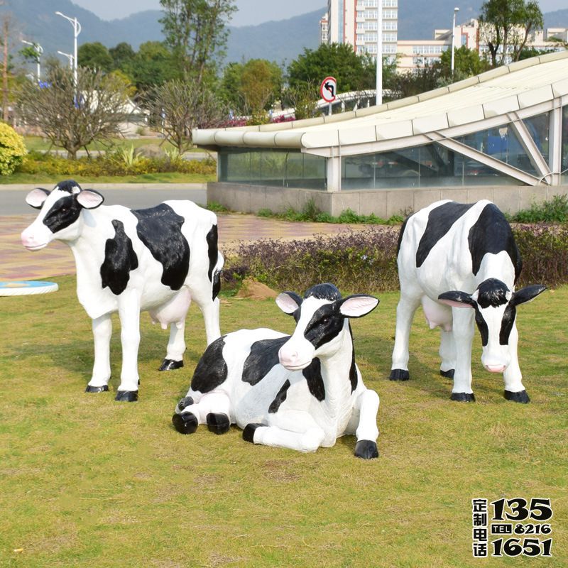 城市花園三只玻璃鋼奶牛雕塑 城市花園三只玻璃鋼奶牛雕塑