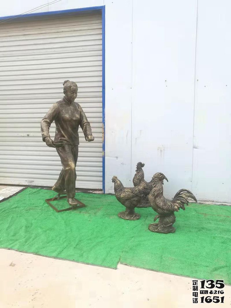 民俗戶(hù)外庭院玻璃鋼仿銅喂雞雕塑 民俗戶(hù)外庭院玻璃鋼仿銅喂雞雕塑