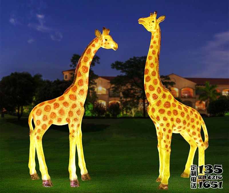 玻璃鋼彩繪戶外公園照明長(zhǎng)頸鹿雕塑 玻璃鋼彩繪戶外公園照明長(zhǎng)頸鹿雕塑