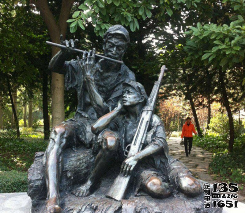公園玻璃鋼仿銅趴著聽(tīng)號(hào)角的八路軍雕塑 公園玻璃鋼仿銅趴著聽(tīng)號(hào)角的八路軍雕塑
