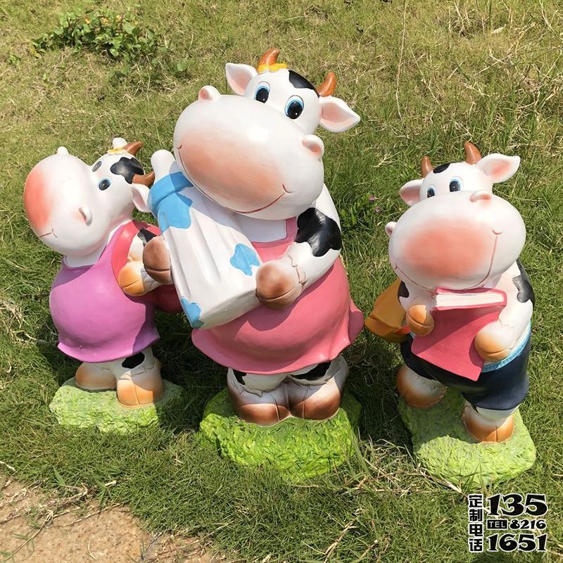 幼兒園商場(chǎng)玻璃鋼卡通可愛(ài)小奶牛雕塑 幼兒園商場(chǎng)玻璃鋼卡通可愛(ài)小奶牛雕塑