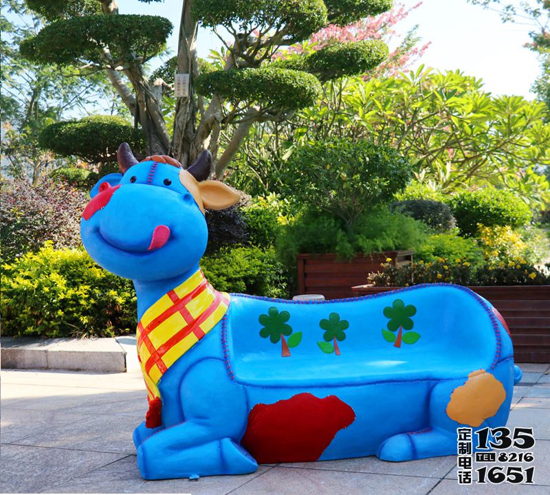 兒童樂園擺放玻璃鋼卡通藍(lán)色奶牛動物休閑座椅雕塑裝飾擺件 兒童樂園擺放玻璃鋼卡通藍(lán)色奶牛動物休閑座椅雕塑裝飾擺件