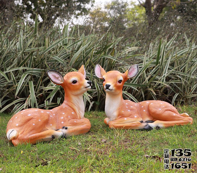 商場(chǎng)庭院公園玻璃鋼彩繪仿真動(dòng)物梅花鹿雕塑 商場(chǎng)庭院公園玻璃鋼彩繪仿真動(dòng)物梅花鹿雕塑