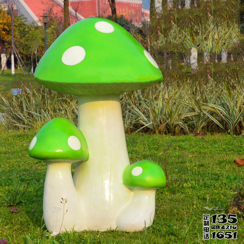 草地玻璃鋼卡通蘑菇雕塑 草地玻璃鋼卡通蘑菇雕塑