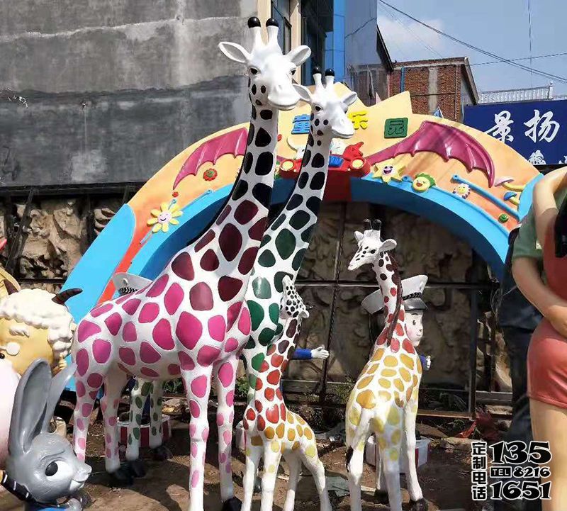 玻璃鋼彩繪卡通動(dòng)物游樂(lè)場(chǎng)長(zhǎng)頸鹿雕塑 玻璃鋼彩繪卡通動(dòng)物游樂(lè)場(chǎng)長(zhǎng)頸鹿雕塑
