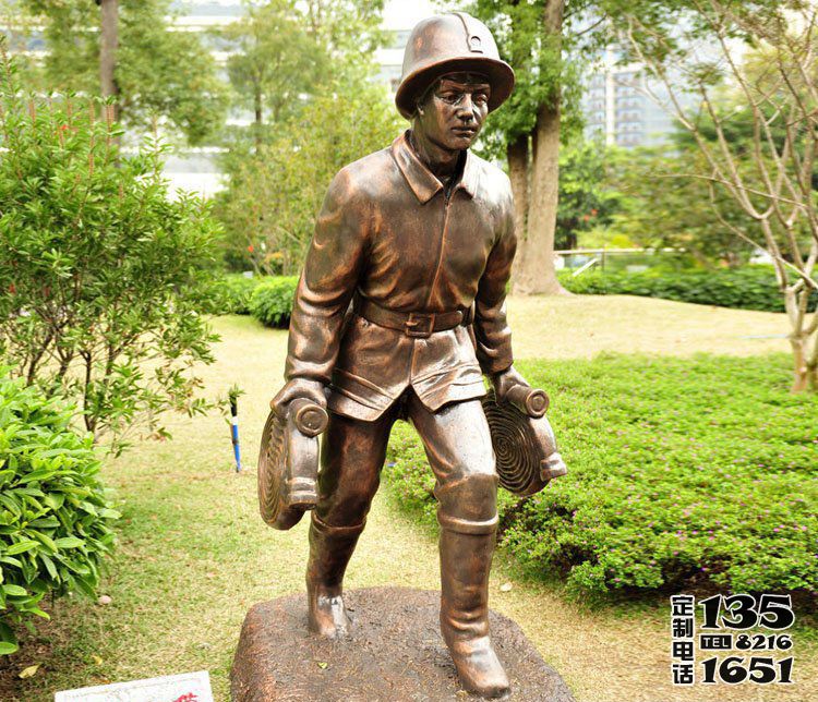 景區(qū)玻璃鋼仿銅的八路軍戰(zhàn)士雕塑 景區(qū)玻璃鋼仿銅的八路軍戰(zhàn)士雕塑