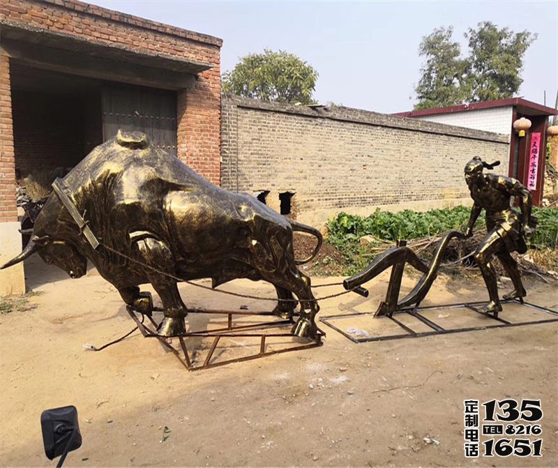 城市街道玻璃鋼仿銅農(nóng)耕牛擺件 城市街道玻璃鋼仿銅農(nóng)耕牛擺件